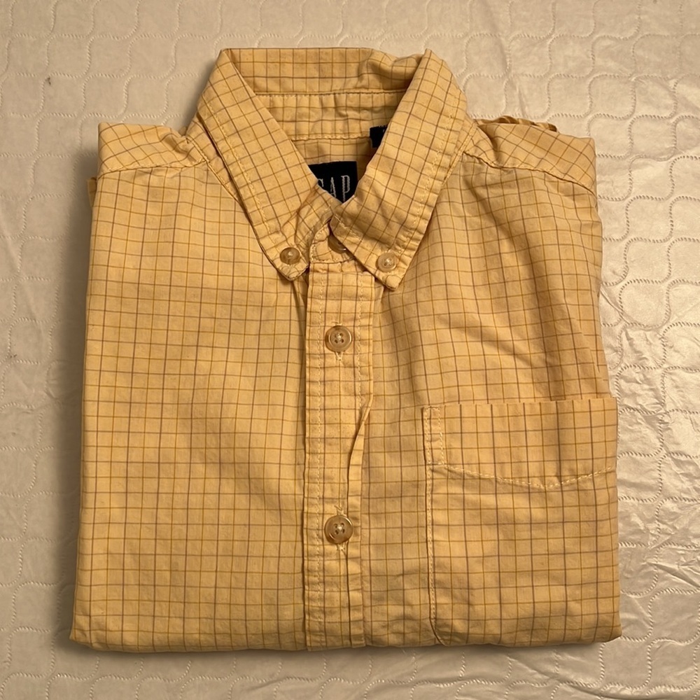 Gap yellow short sleeve button down shirt XS